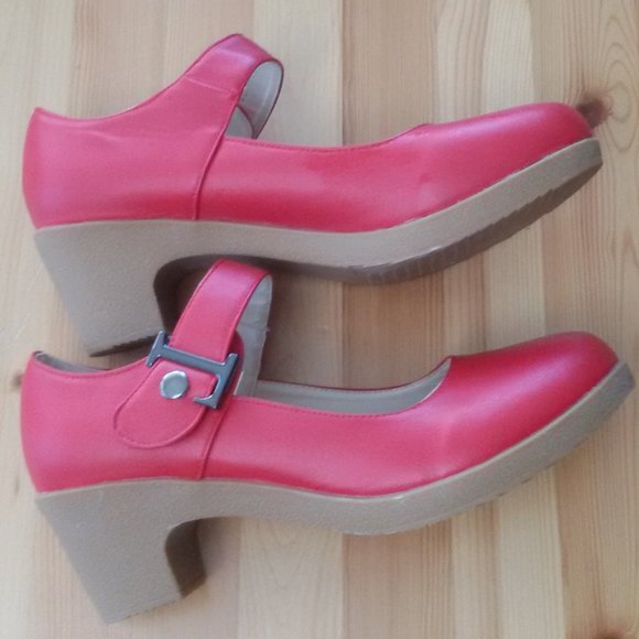 New Comfortable Red Shoes Sz Eur 40 / 9.5 US - Picture 1 of 14